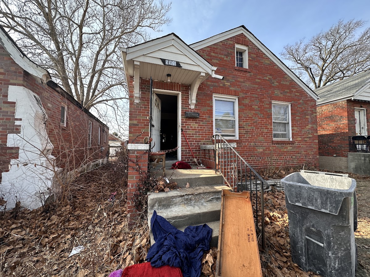 5920 Dressell exterior before renovation