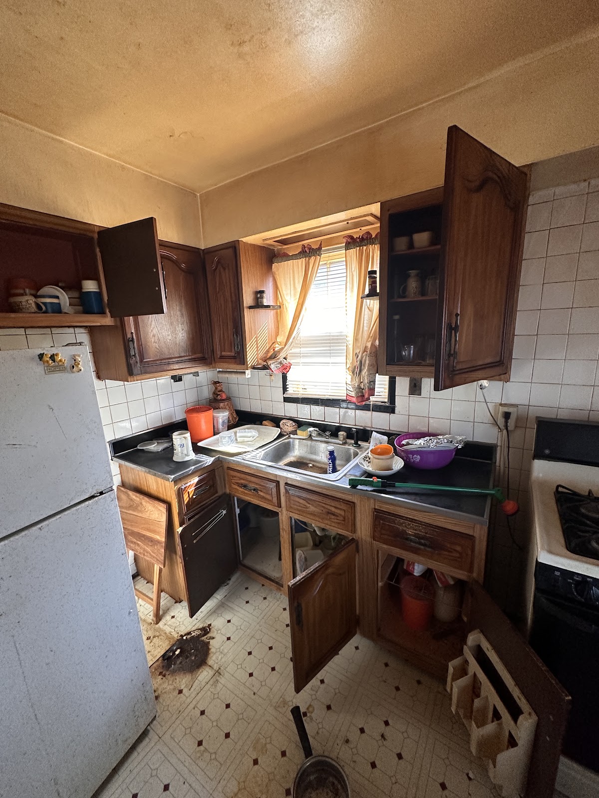 5920 Dressell: original kitchen