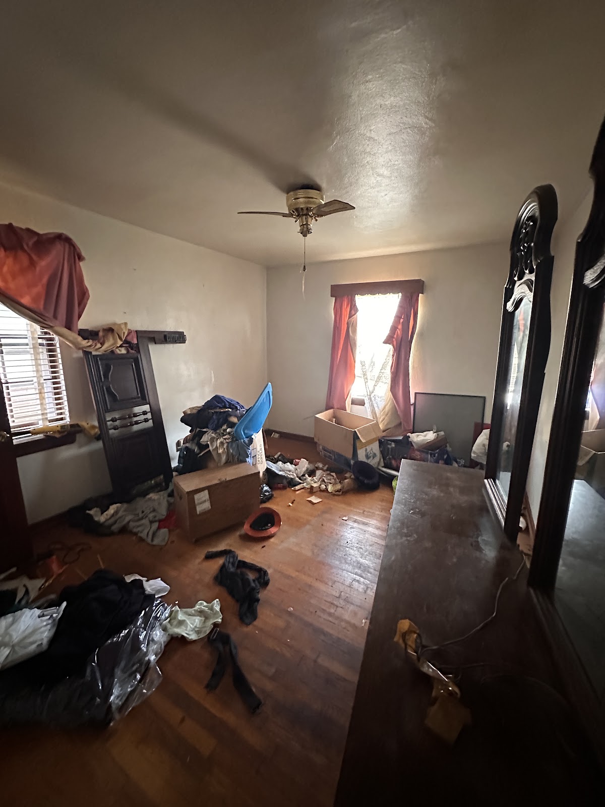 5920 Dressell: original interior room