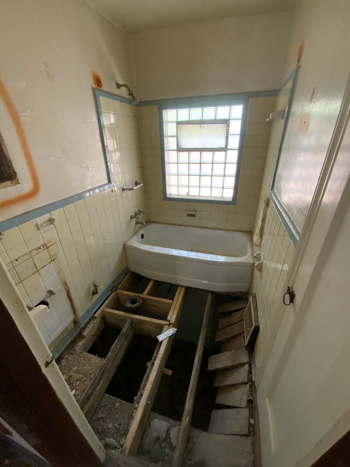5920 Dressell: bathroom during renovation
