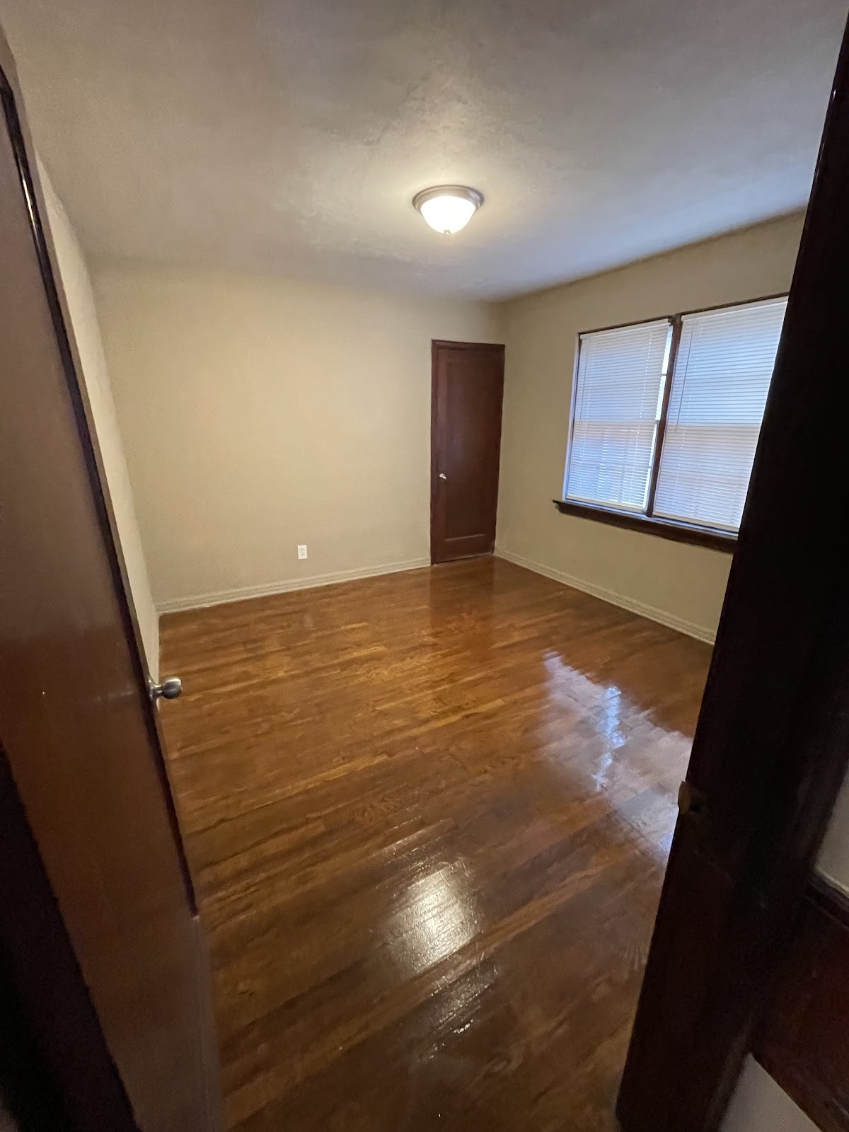 5920 Dressell: finished room with wood floors