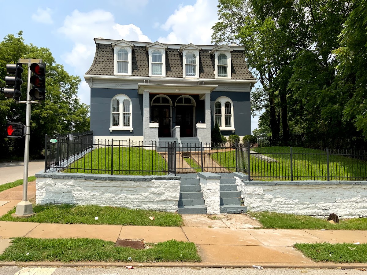 1447 East Grand Boulevard exterior