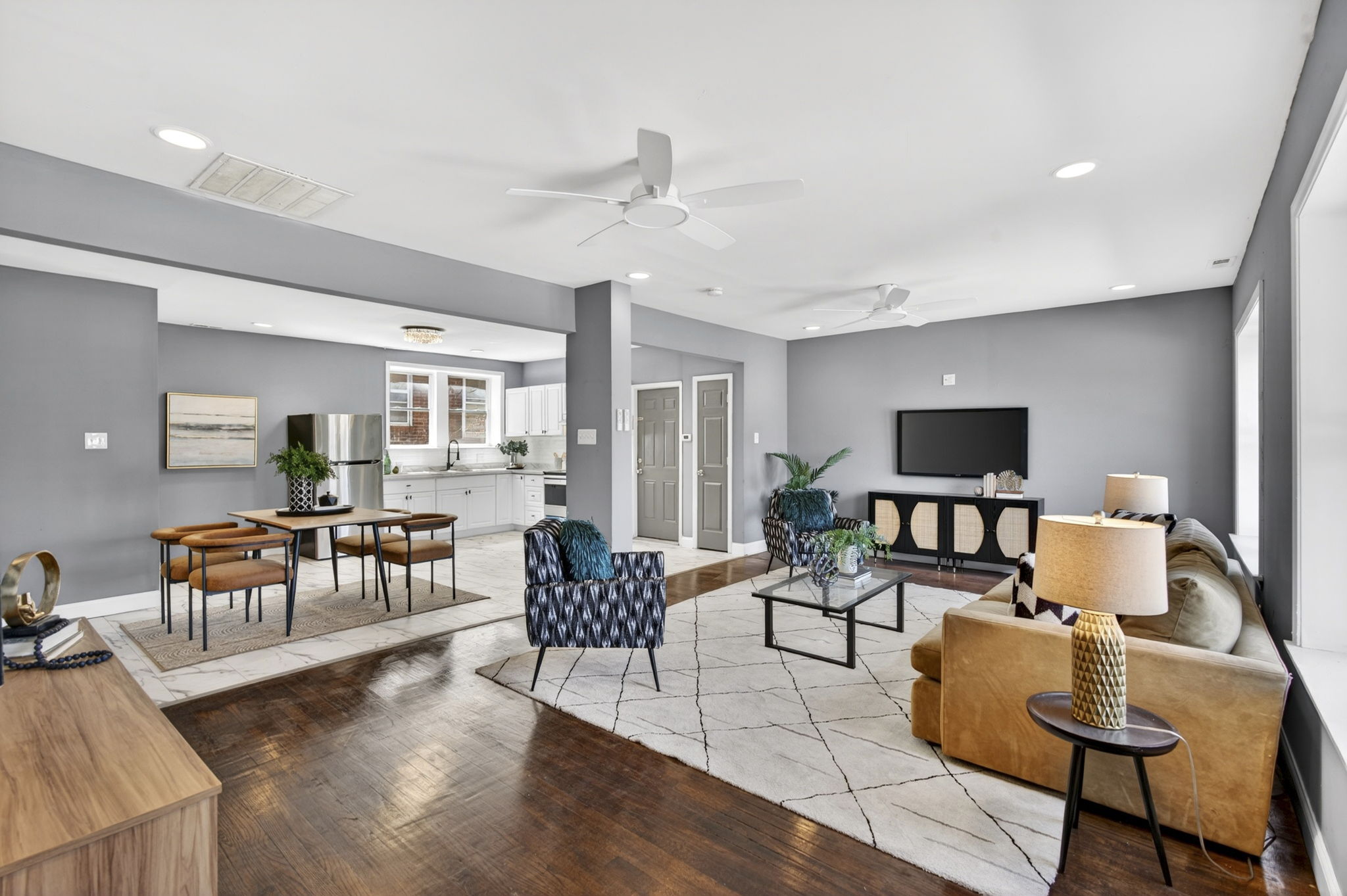 4404 Floriss Place: living and dining area