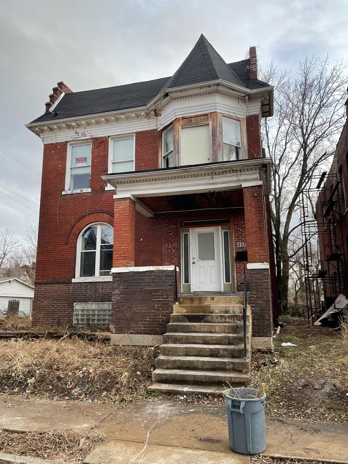 4920 Maple exterior before renovation