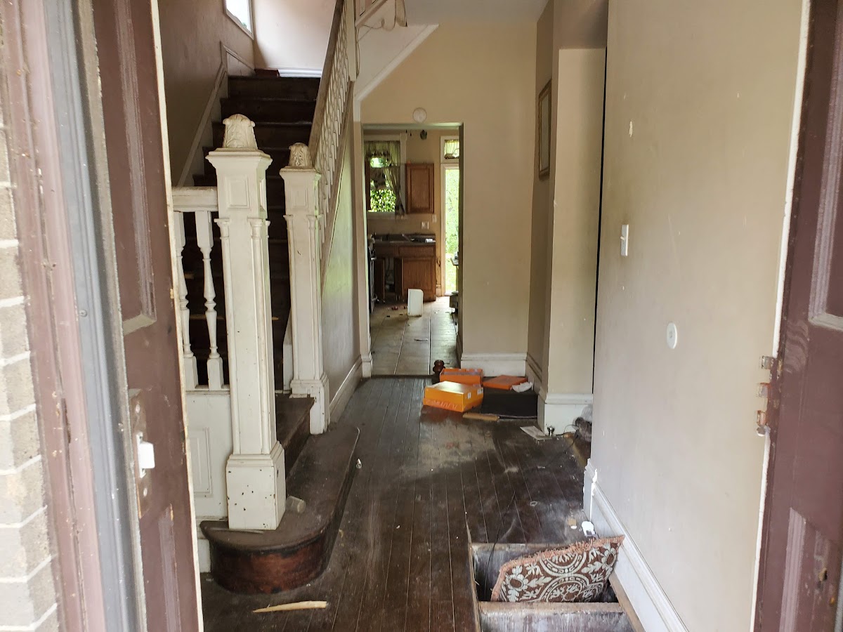 2931 Sullivan, before renovation, view 2