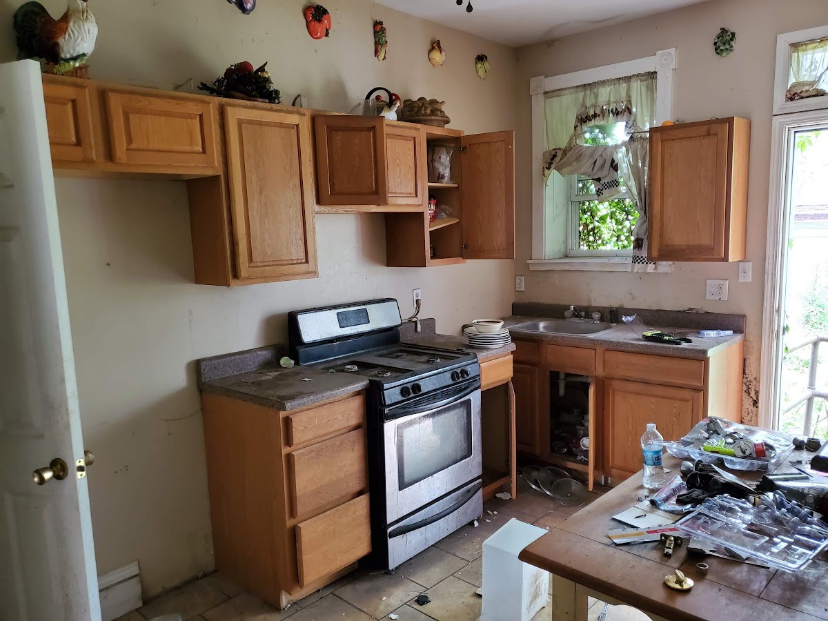2931 Sullivan, before renovation, view 3