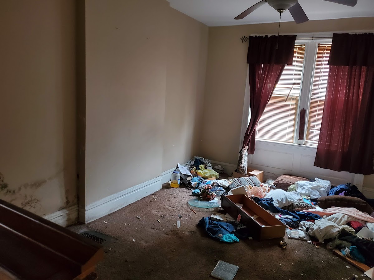 2931 Sullivan, before renovation, view 7